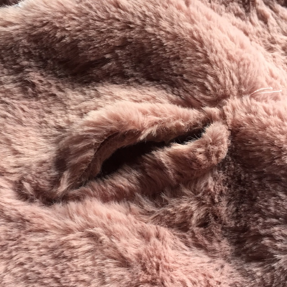 🎊2/$25🎊New! Mauve Faux Fur Scarf - Picture 3 of 3